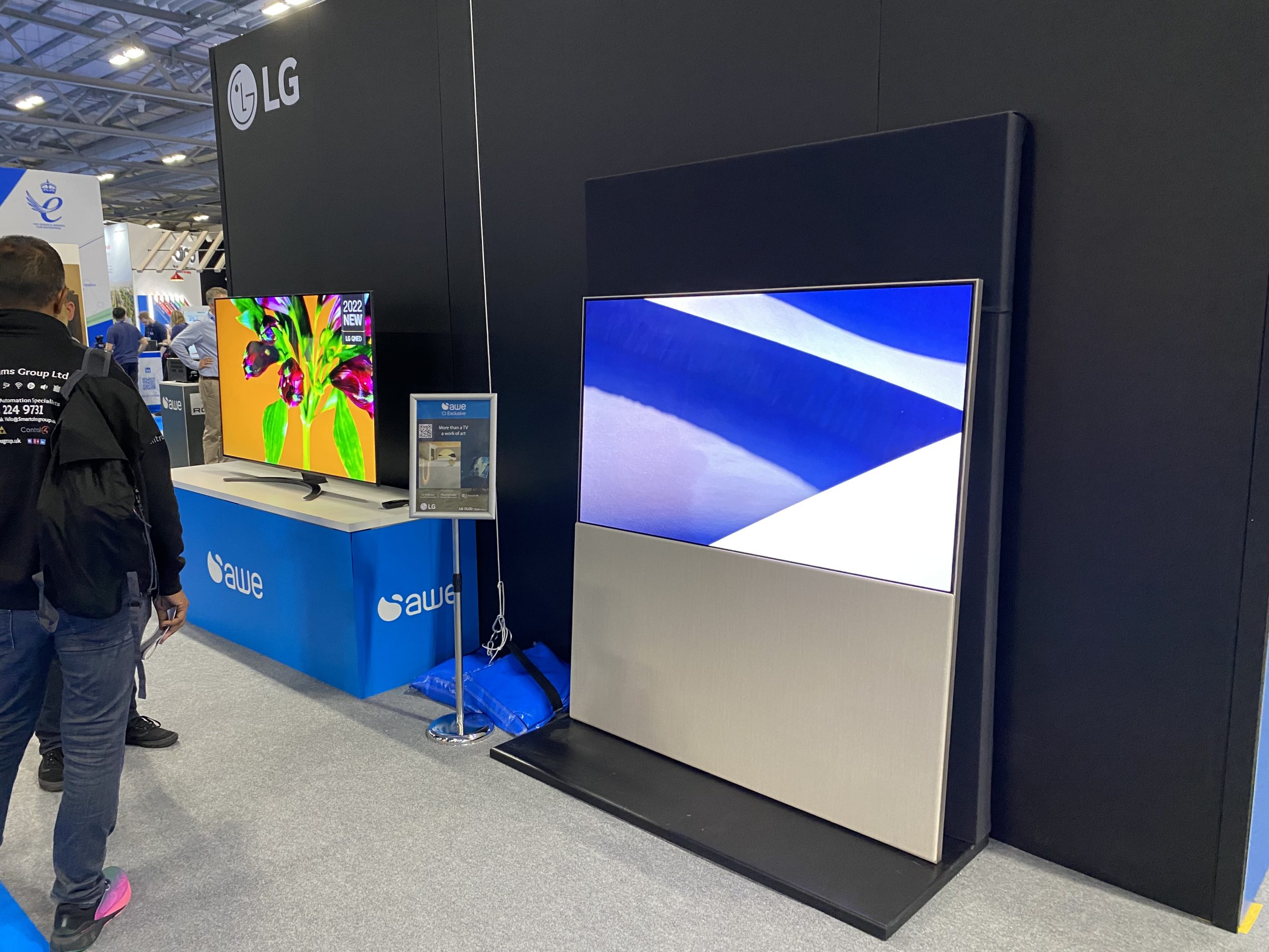 The New LG Objet Collection Easel